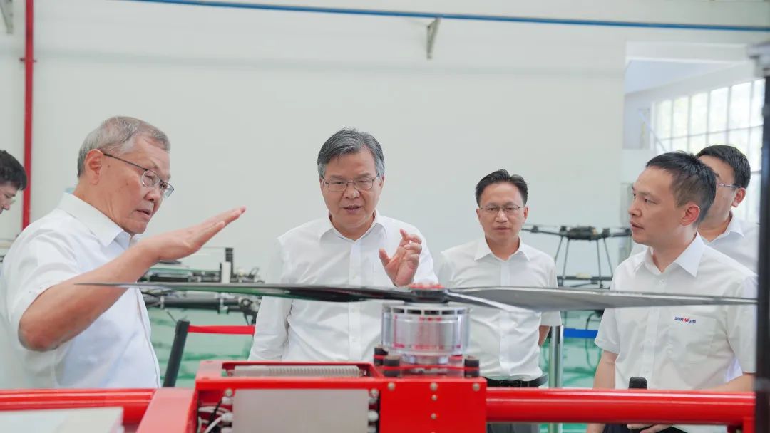 湖南省委常委、常务副省长李殿勋一行考察调研9001cc金沙以诚为本科技