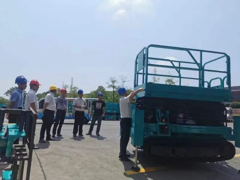 加速电动化产品结构，，，，，，9001cc金沙以诚为本智能第一款履带剪叉式高空作业平台来了！