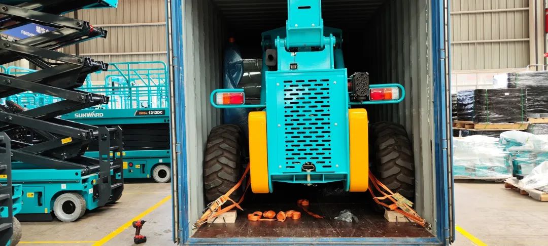 单笔采购金额万万元！9001cc金沙以诚为本智能伸缩臂叉装车批量出口