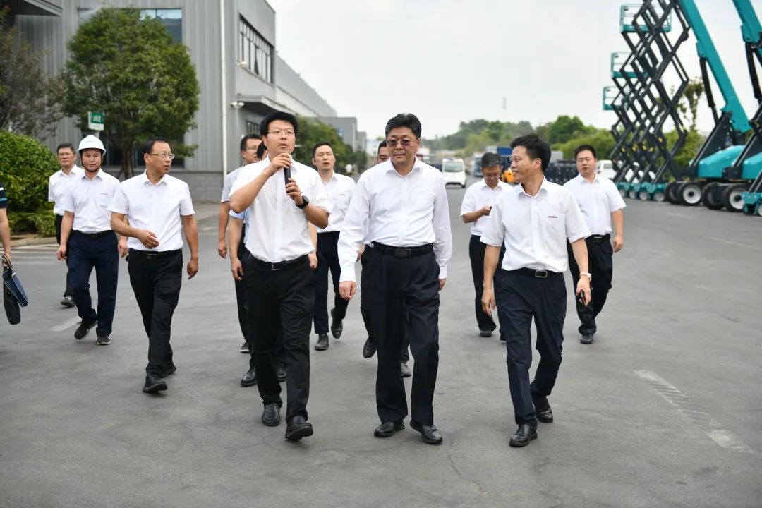 国家应急治理部郭治武局长一行考察9001cc金沙以诚为本智能无人化应抢救援装备