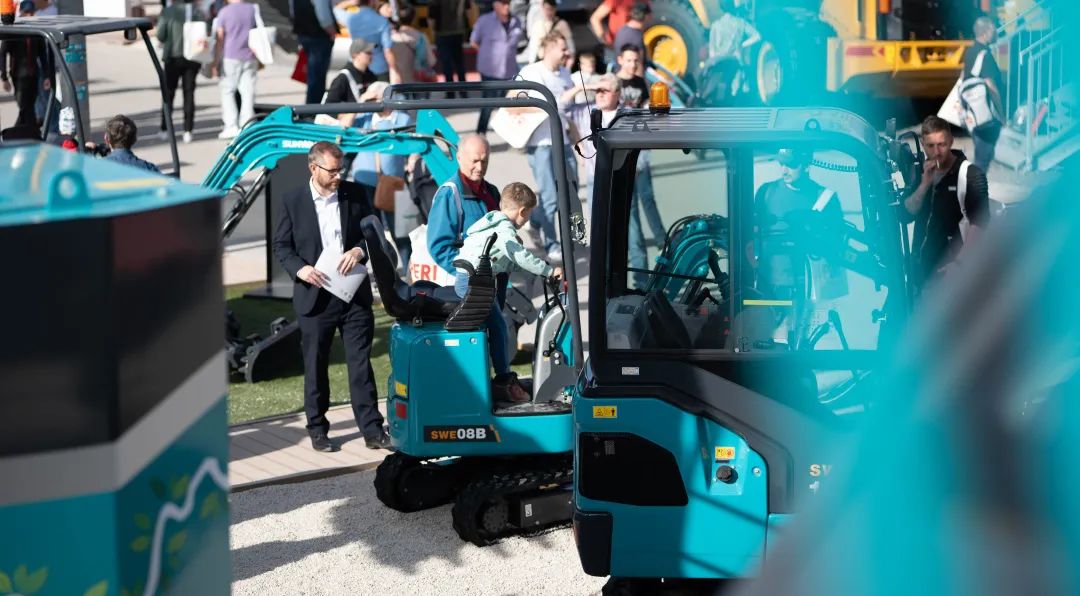 Bauma 2022 | 一组火热现场图带您重温9001cc金沙以诚为本智能德国宝马展之旅