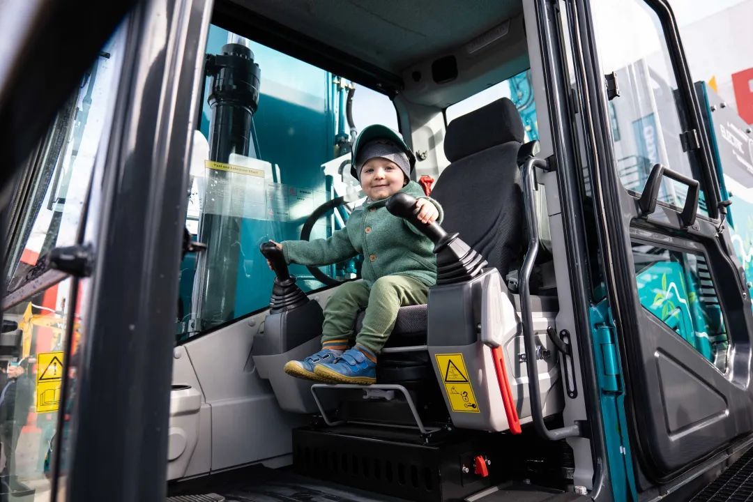 Bauma 2022 | 一组火热现场图带您重温9001cc金沙以诚为本智能德国宝马展之旅