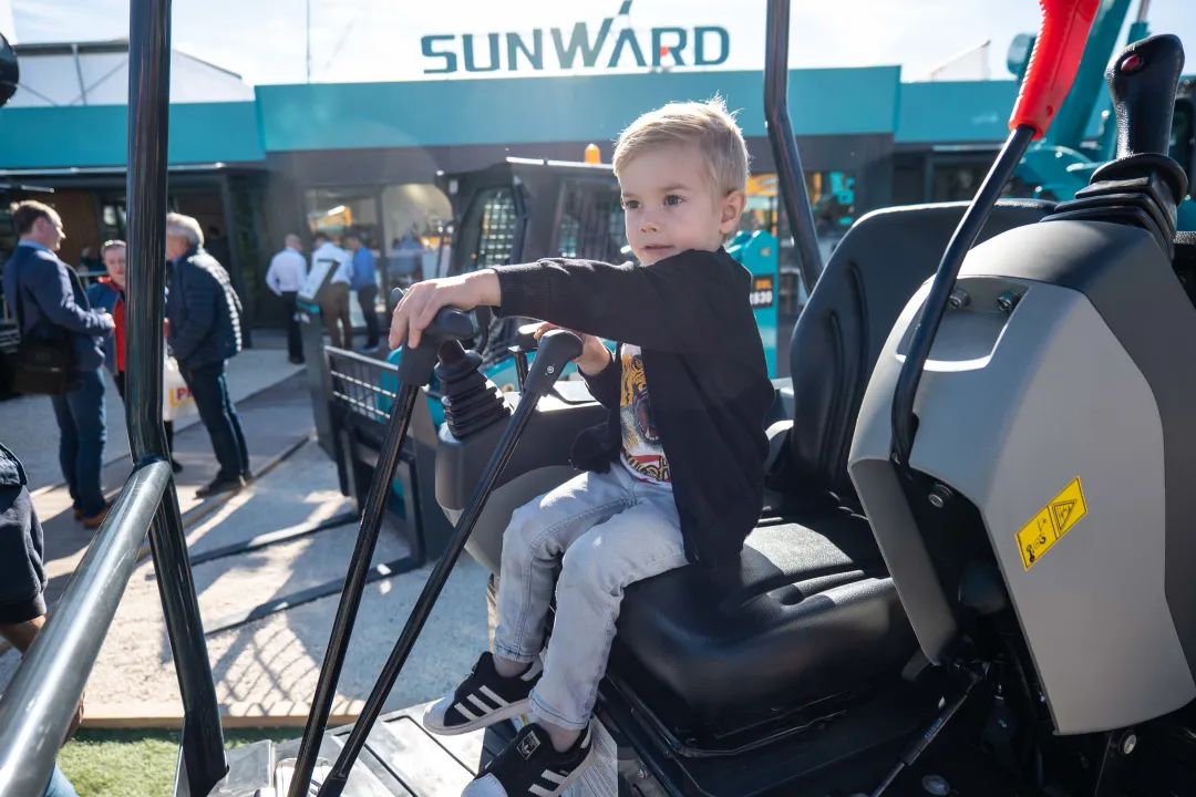 Bauma 2022 | 一组火热现场图带您重温9001cc金沙以诚为本智能德国宝马展之旅