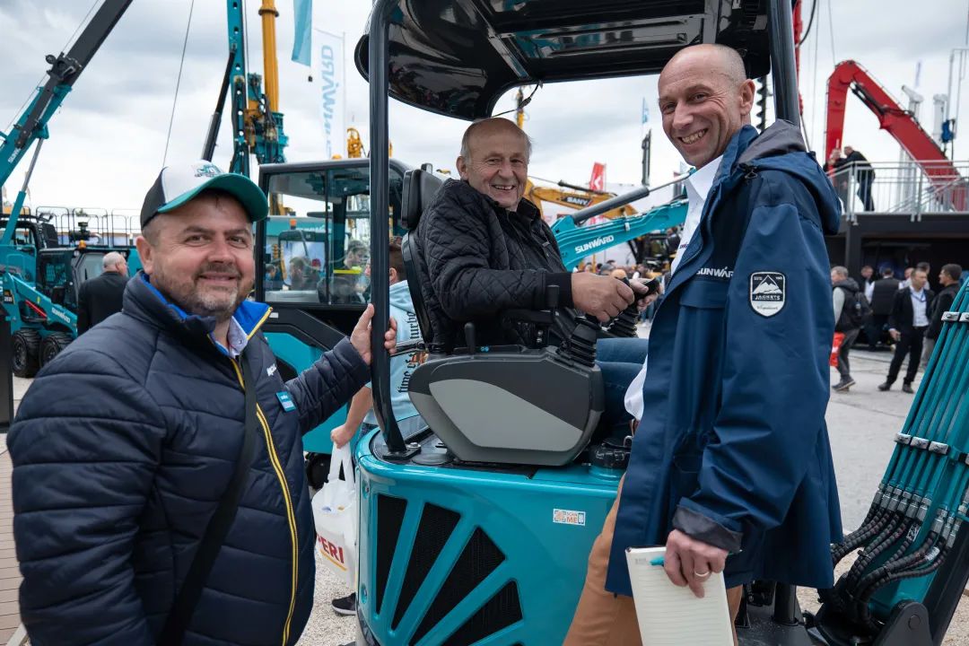 Bauma 2022 | 一组火热现场图带您重温9001cc金沙以诚为本智能德国宝马展之旅