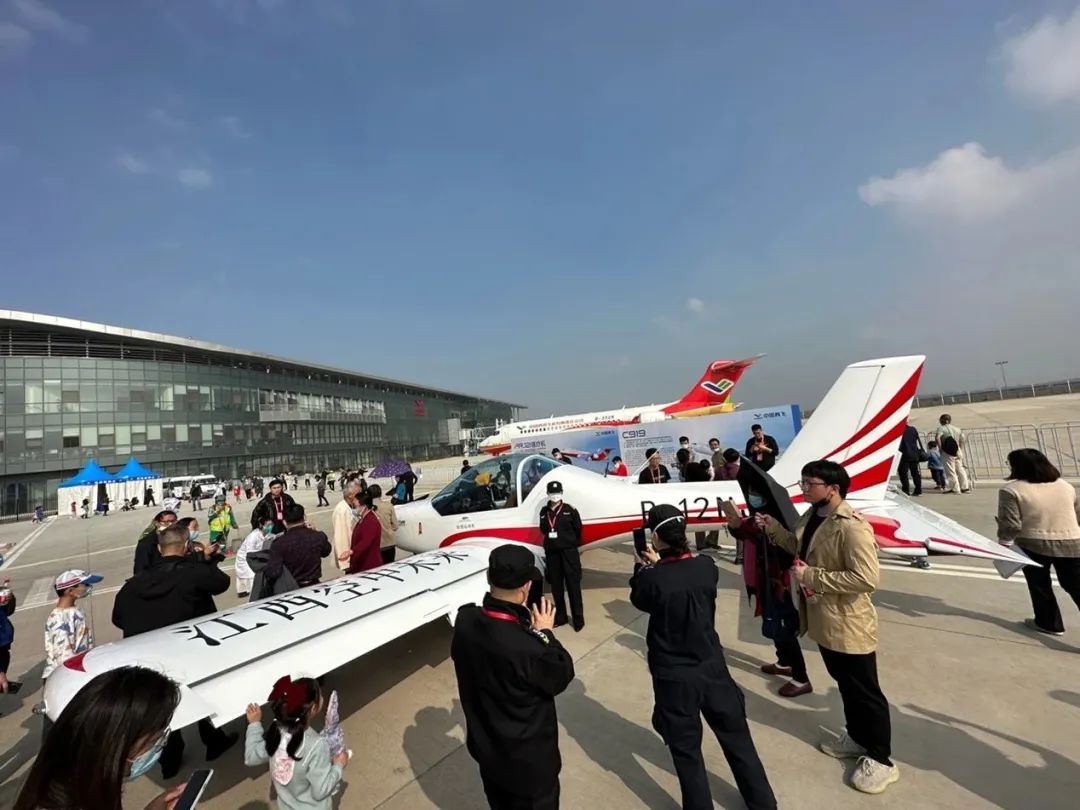 逆势翱翔！9001cc金沙以诚为本航空携手相助同伴亮相2022南昌航行大会