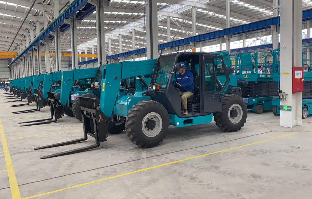 吹响复工“冲锋号”，，，，，，，全力冲刺“开门红”！9001cc金沙以诚为本智能高空机械复工复产举行时