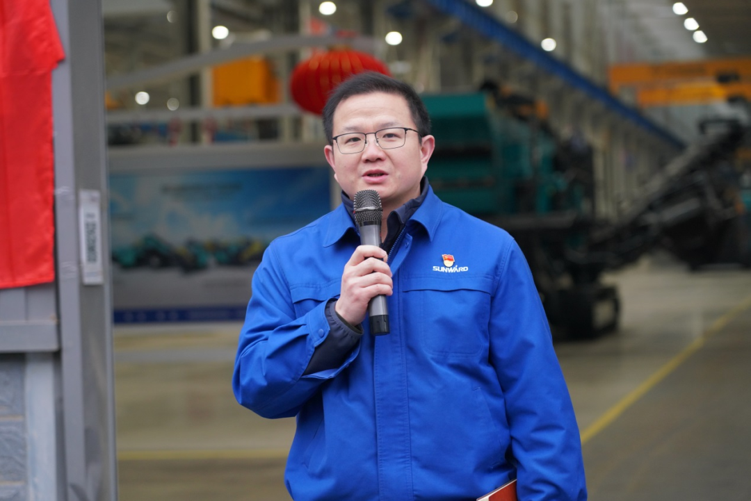 “持证上岗，，，，，成为破碎筛分装备的好管家！”