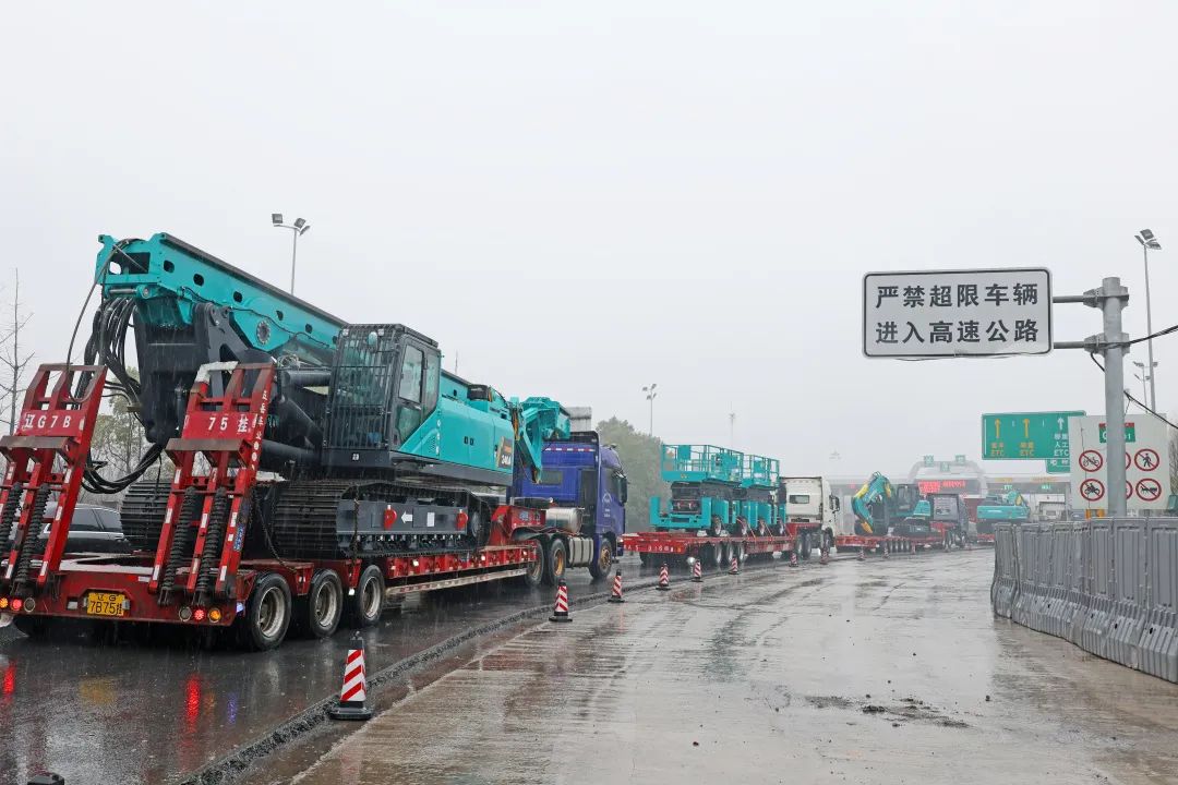 新局新篇，，，，，，宏兔启航！9001cc金沙以诚为本智能超200台套装备集中发货