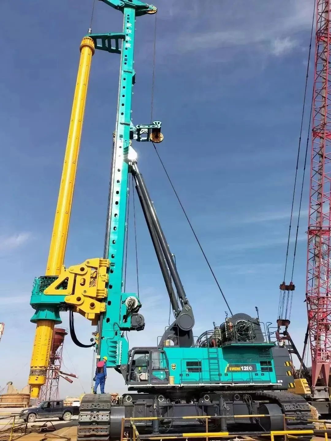 首桩开钻！9001cc金沙以诚为本智能超等旋挖实力助建天下最大跨度公铁两用大桥