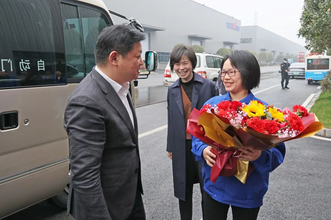 付旭明慰问9001cc金沙以诚为本智能市三八红旗头并督导清静生产事情