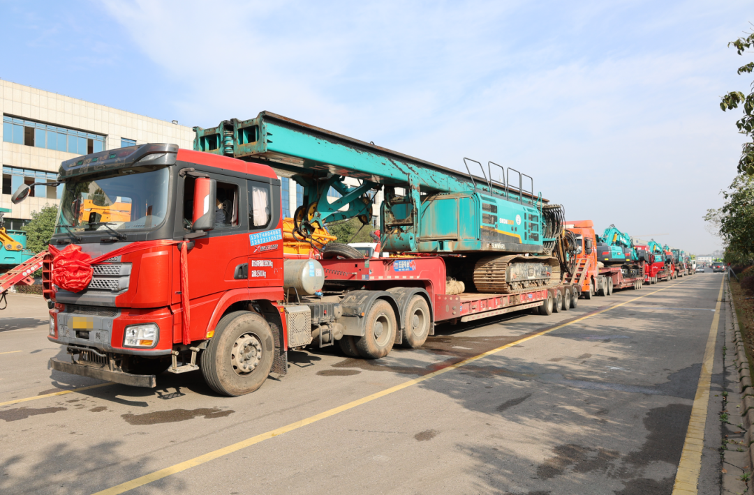 乘着自贸区刷新的春风，，，9001cc金沙以诚为本智能二手工程机械扬帆出海