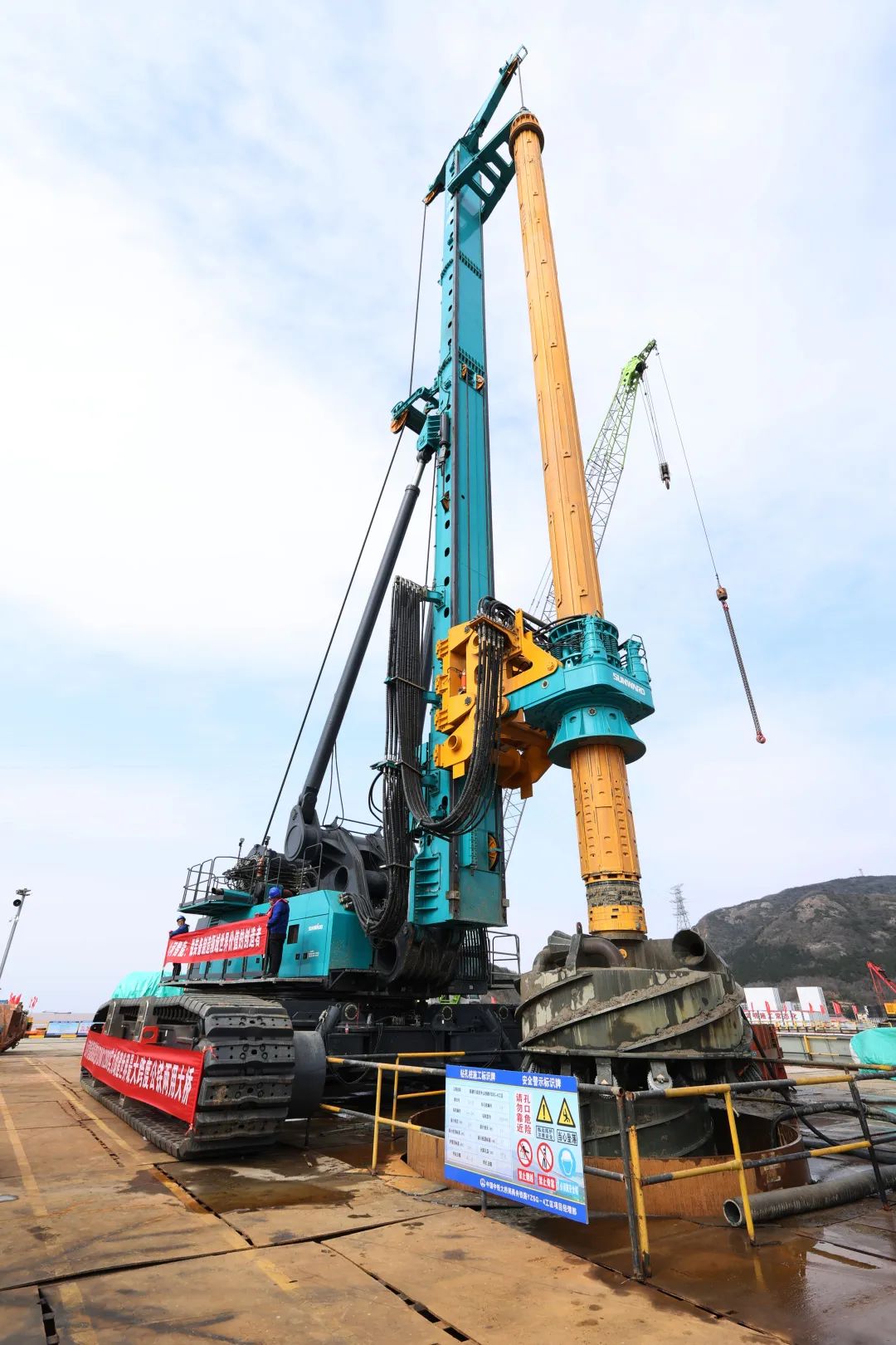 超等装备助建超等工程！9001cc金沙以诚为本智能超等旋挖钻机SWDM1280推介会乐成举行