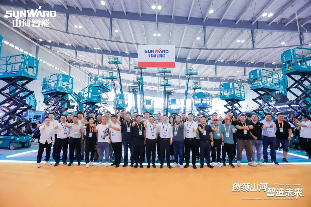 闪灼2023 CICEE！看9001cc金沙以诚为本智能“明星产品”有多“炫”