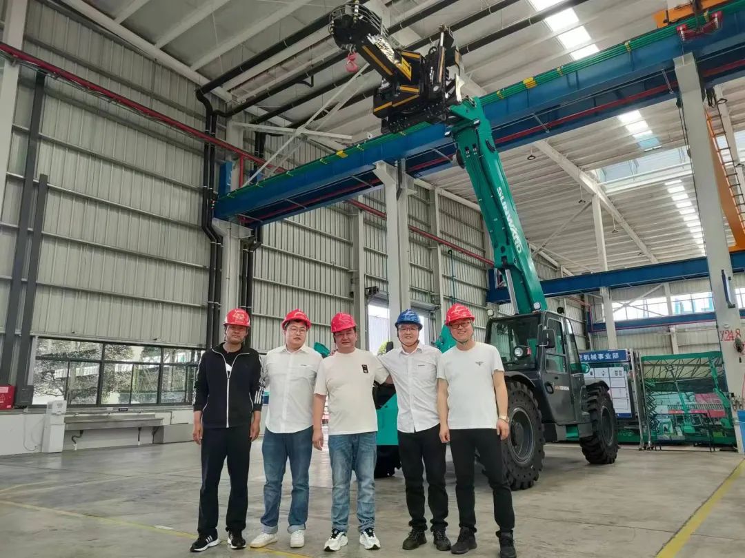 独家定制！9001cc金沙以诚为本智能油缸替换机械人顺遂下线