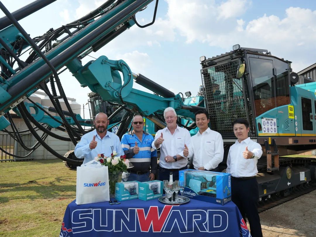 上岸南非，，，，，，，，9001cc金沙以诚为本智能新型凿岩利器交付客户