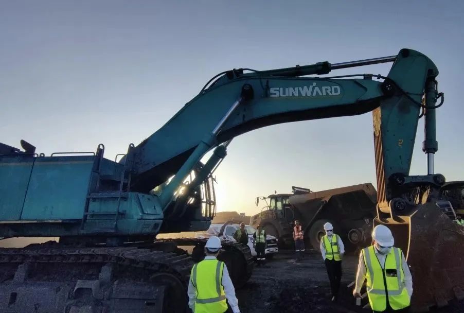 上岸南非，，，，，，，，9001cc金沙以诚为本智能新型凿岩利器交付客户