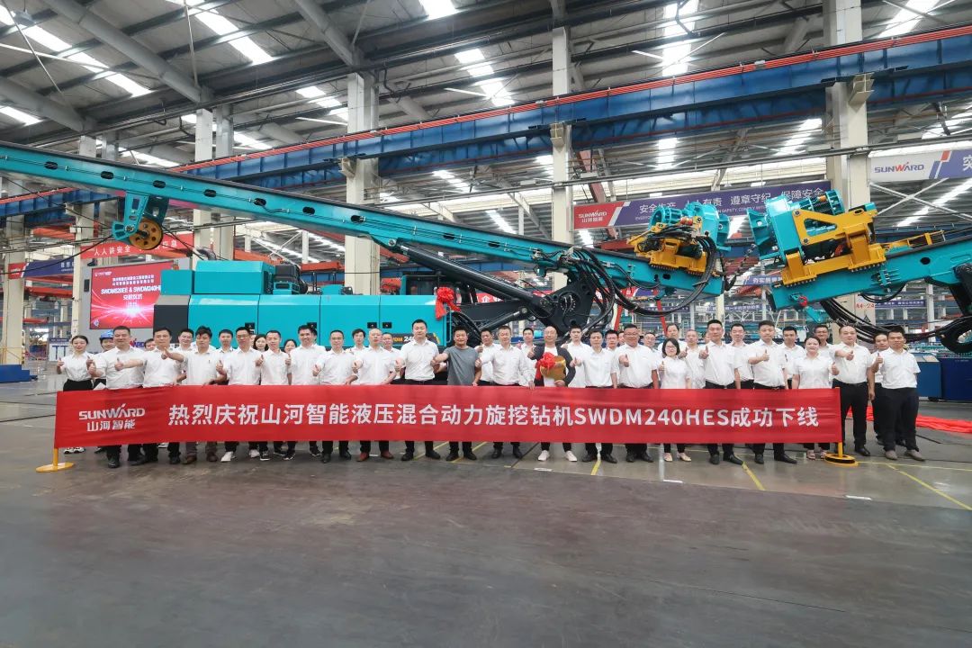 助力“双碳”、绿动未来！9001cc金沙以诚为本智能增程式电动旋挖钻机、液压混淆动力旋挖钻机齐交付