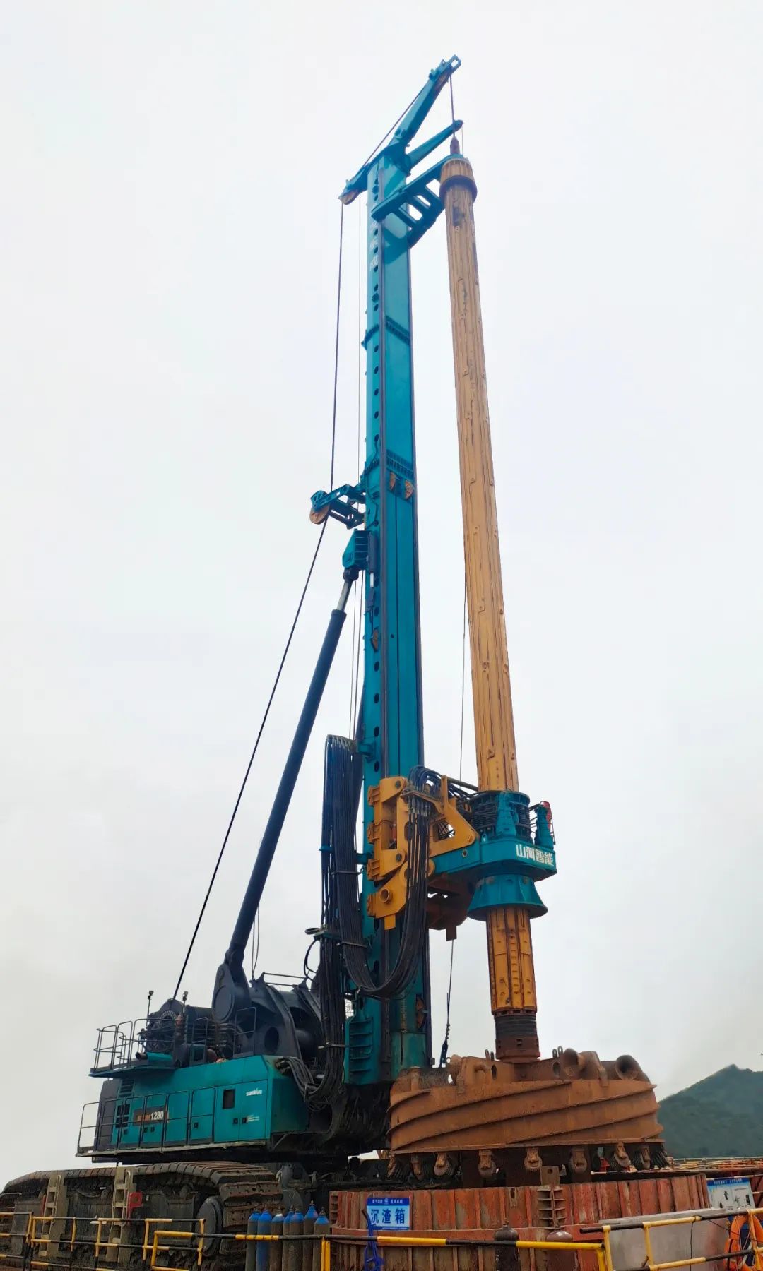 新战绩+1！9001cc金沙以诚为本智能超等旋挖钻机创6.3米直径钻孔新纪录