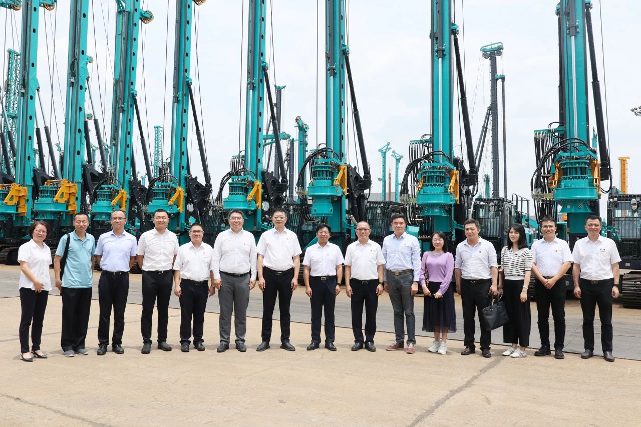 中国收支口银行总行党委委员、副行长李钧一行调研9001cc金沙以诚为本智能