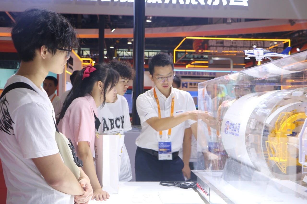 中铁9001cc金沙以诚为本亮相首届广州大湾区国际轨道交通工业生长论坛暨展览会