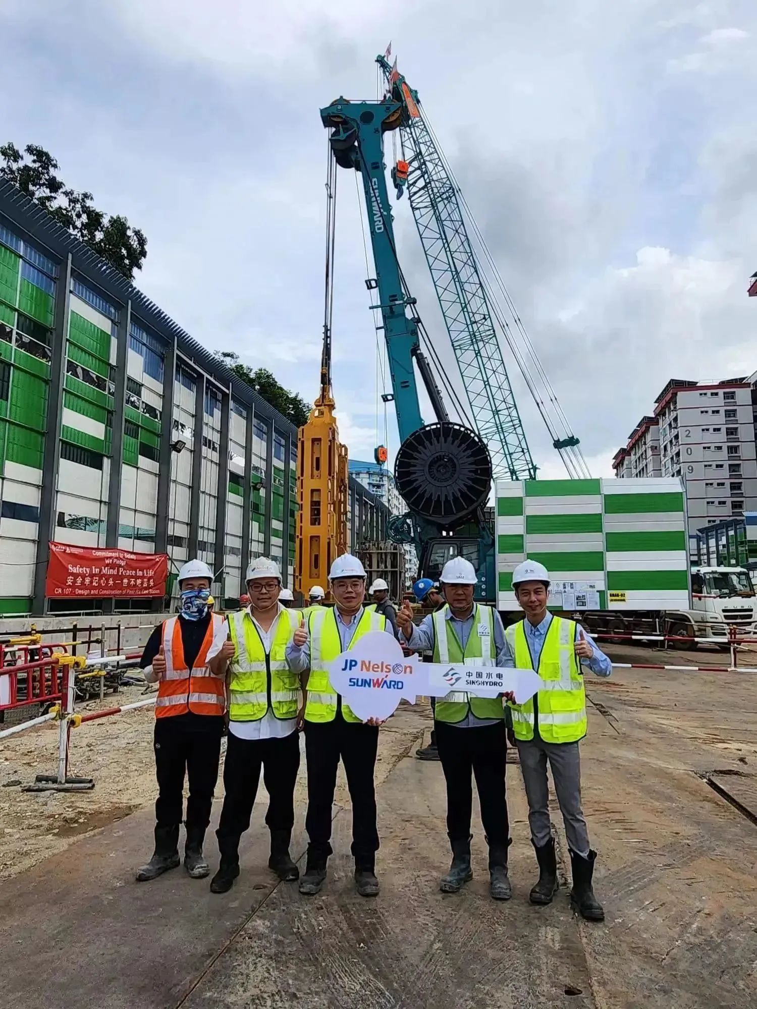 助力海内国际重大工程！9001cc金沙以诚为本智能液压抓斗实力“出圈”