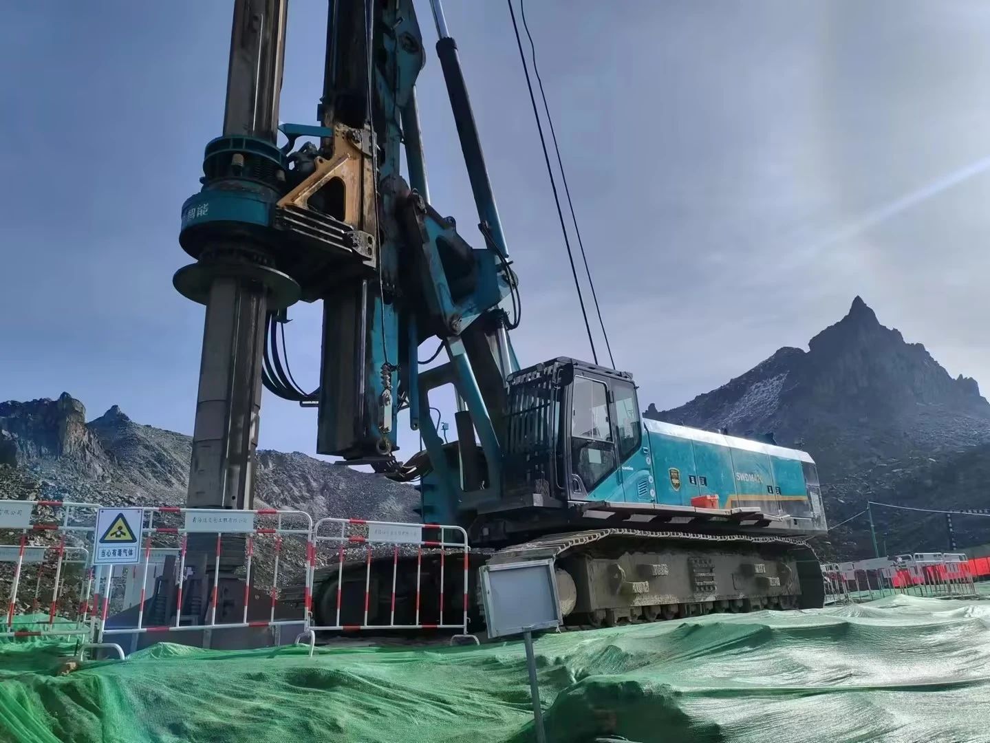 助力天下最高海拔特高压直流输电工程，，，，9001cc金沙以诚为本智能旋挖钻机展现硬核实力
