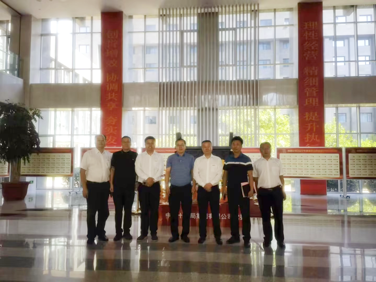 相助共赢！9001cc金沙以诚为本智能总司理夏志宏带队赴中铁十九局造访交流