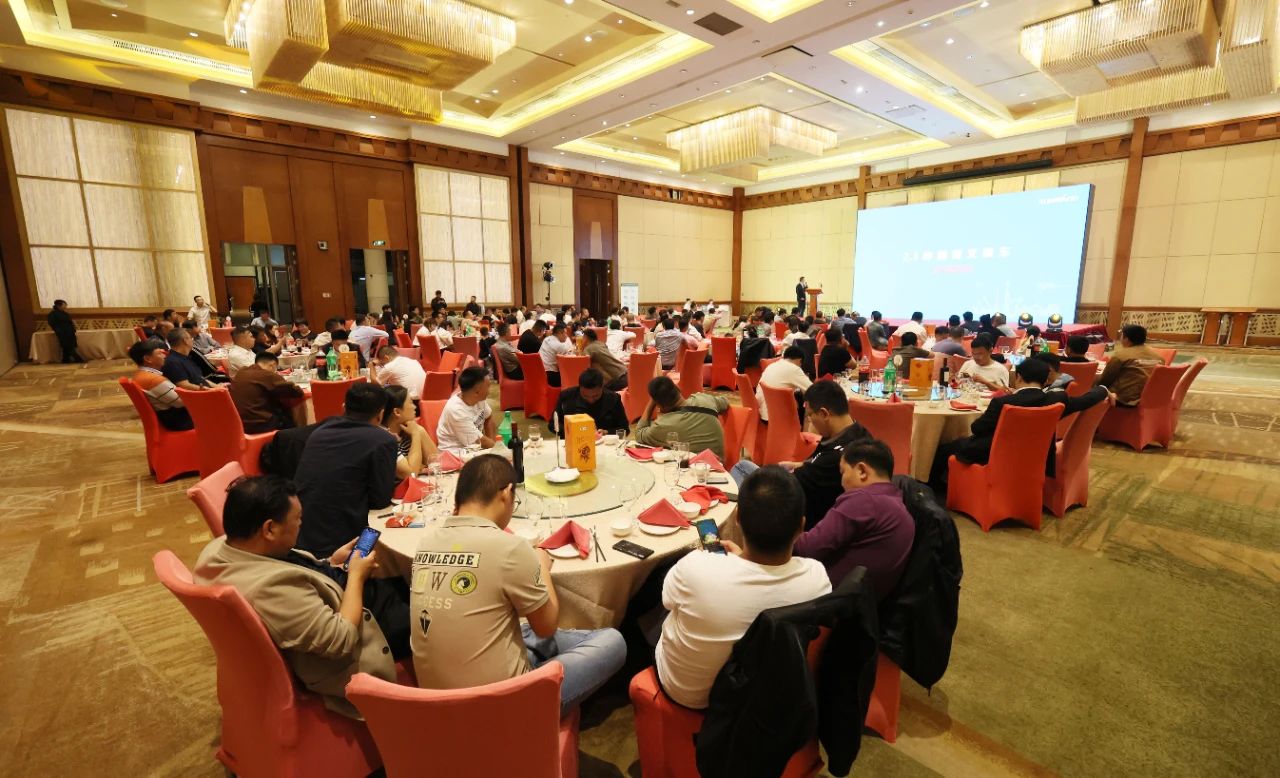 精品出击，，，，，，，，闪灼魔都！9001cc金沙以诚为本智能全系列高空机械亮相2023亚洲国际高空展