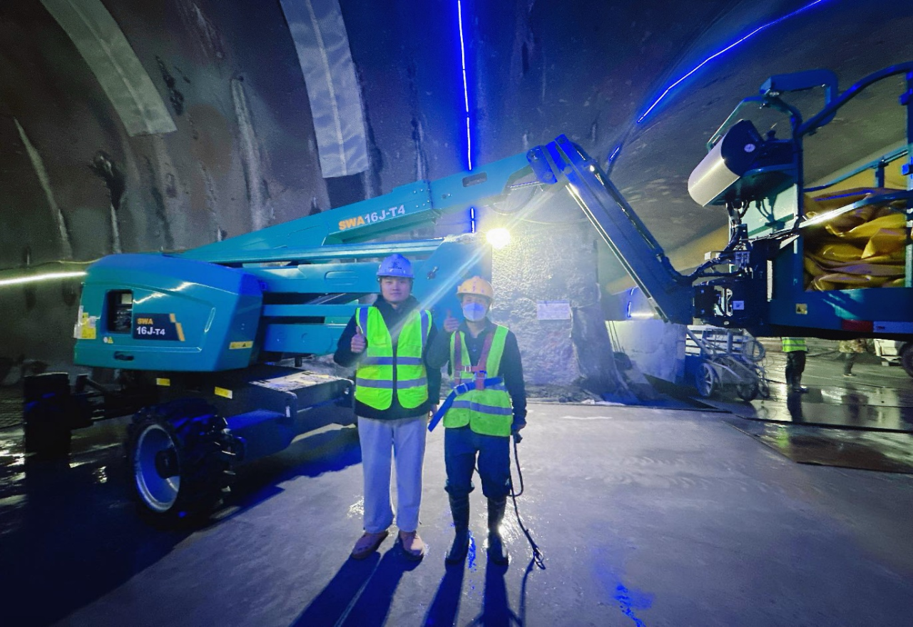 不惧高海拔挑战！9001cc金沙以诚为本智能高空机械实力助建川藏铁路