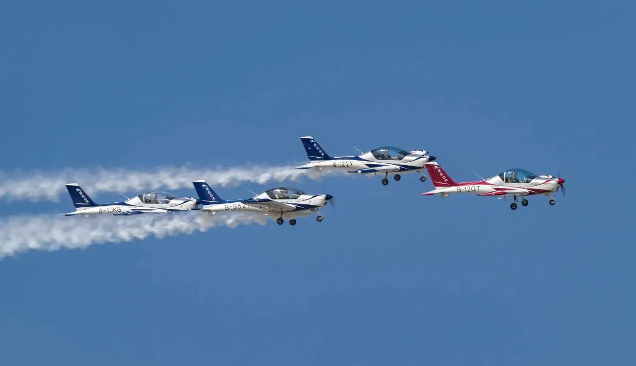 央媒聚焦！一起见证首届亚洲通用航空展上的9001cc金沙以诚为本风范