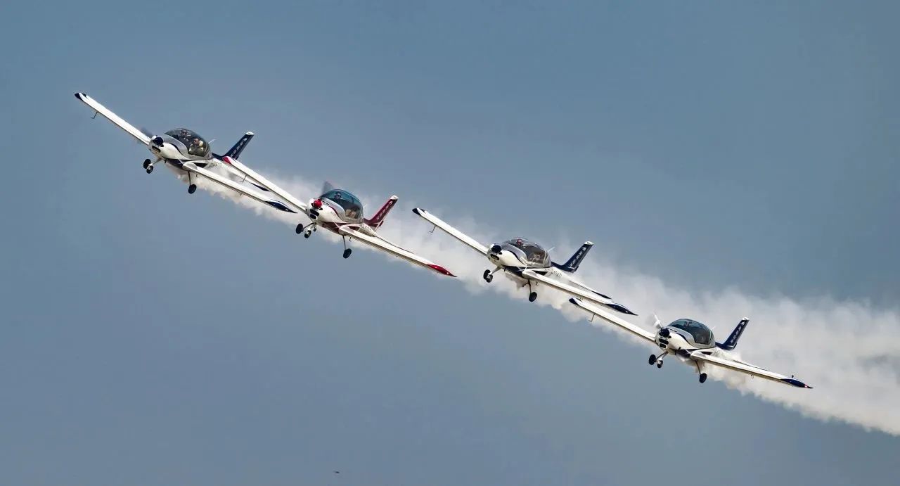 央媒聚焦！一起见证首届亚洲通用航空展上的9001cc金沙以诚为本风范