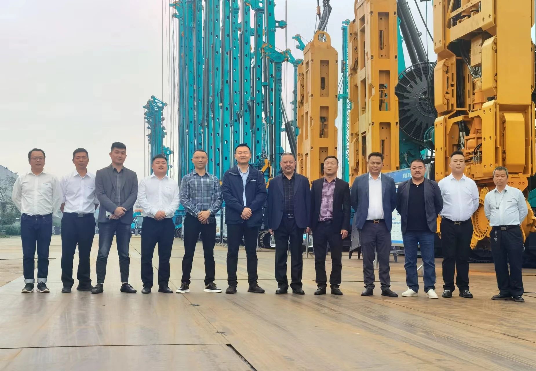 行业严冬现暖阳！现场签购20台旋挖钻机，，，，，，，9001cc金沙以诚为本智能携手湖南骏牛助力国家电网项目建设