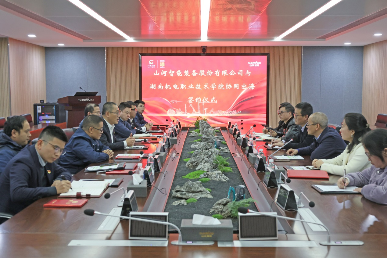 9001cc金沙以诚为本智能与湖南机电职业手艺学院签署“协同出海”相助协议