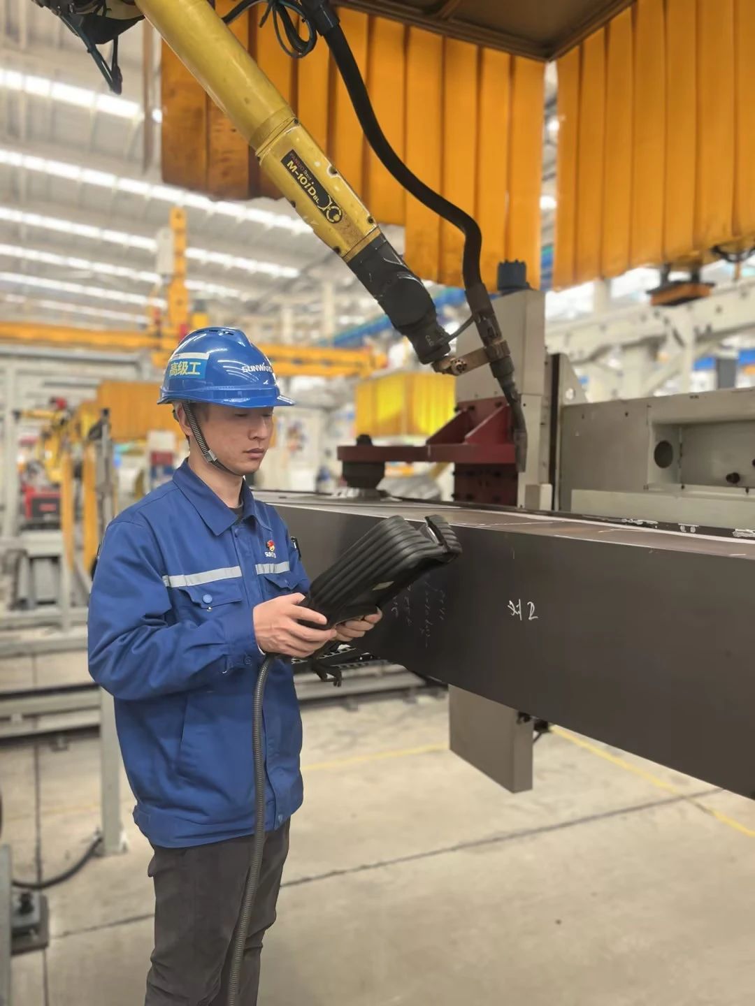 看9001cc金沙以诚为本工匠们怎样用一双巧手“拿捏”事情、创立“事业”