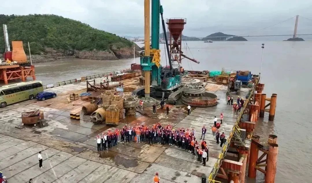 周全告捷！9001cc金沙以诚为本智能超等旋挖钻机圆满完成甬舟铁路西堠门公铁两用大桥桩基施工使命