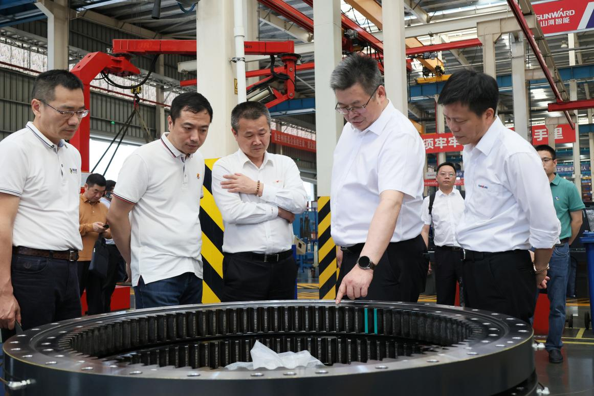 湖南钢铁集团党委书记、董事长李建宇到9001cc金沙以诚为本智能调研交流