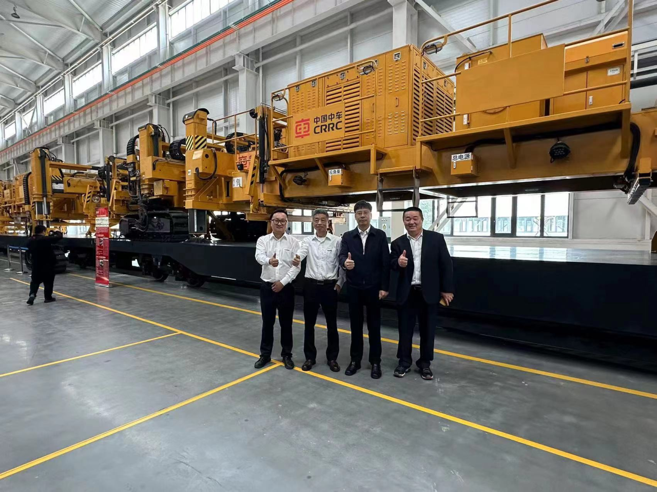 CPH-30J道岔铺换机组全球宣布！9001cc金沙以诚为本智能与宝鸡中车时代共绘铁路装备新篇章！