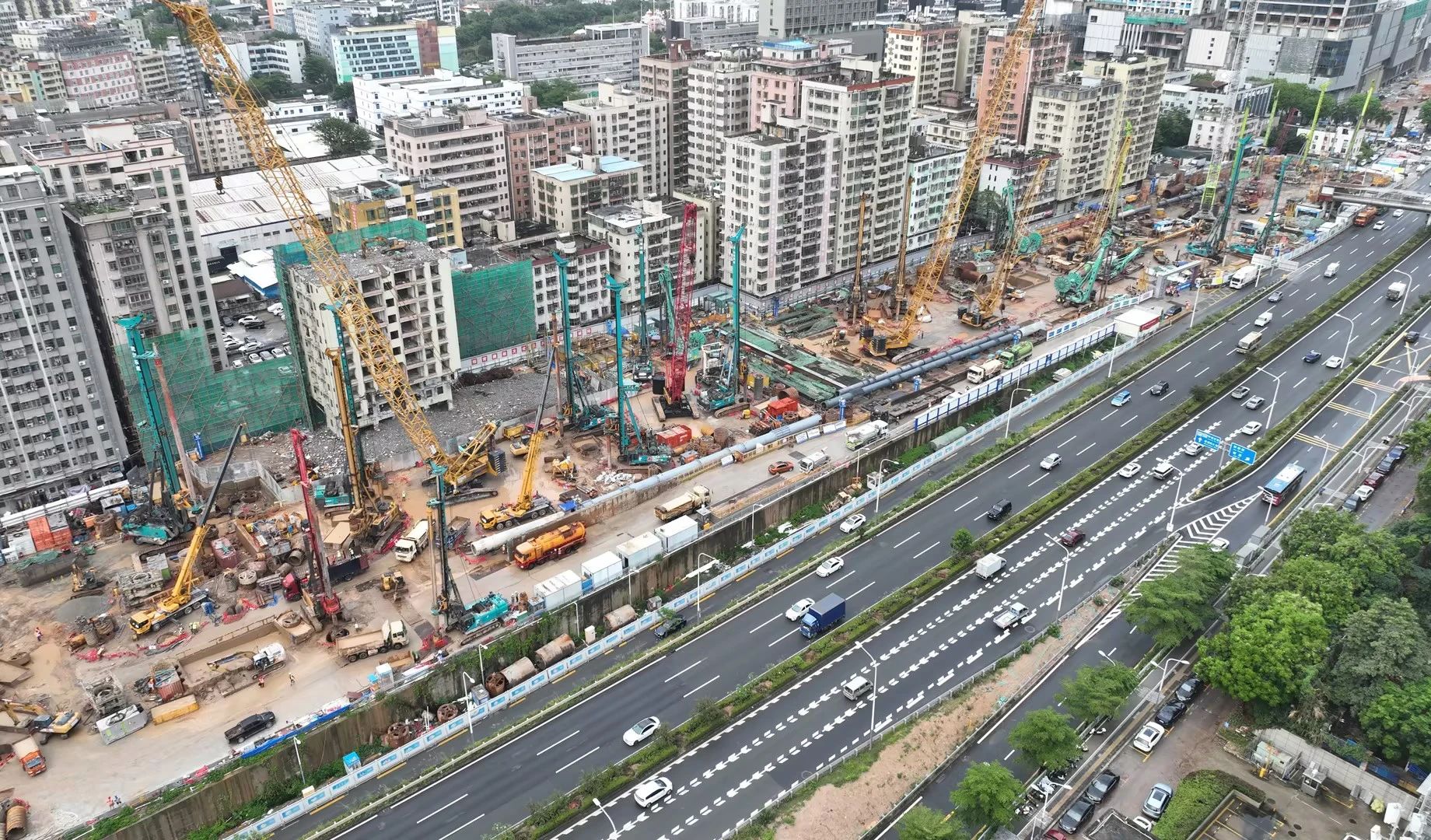 性能突出，，，，，，超强助力！9001cc金沙以诚为本智能旋挖钻机助力深圳地铁五和站施工