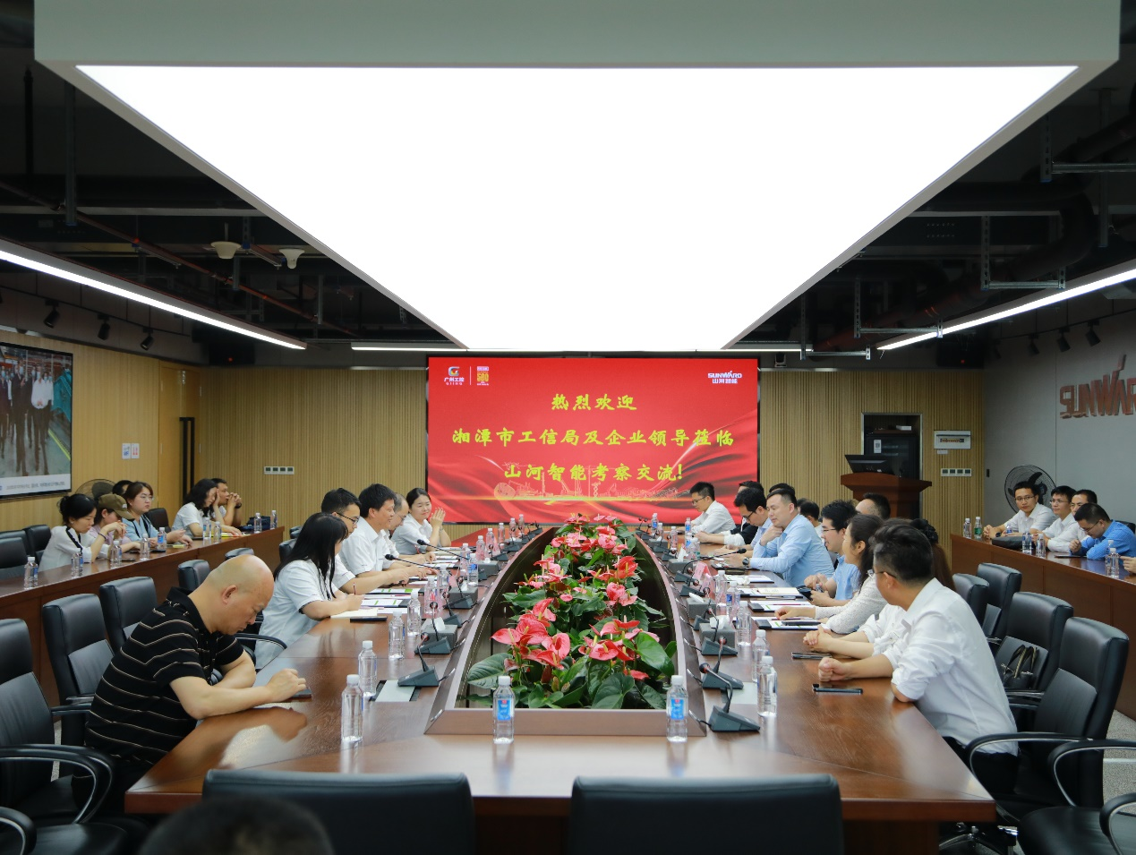 湘潭市工信局带队莅临9001cc金沙以诚为本智能开展智能制造现场观摩交流活动