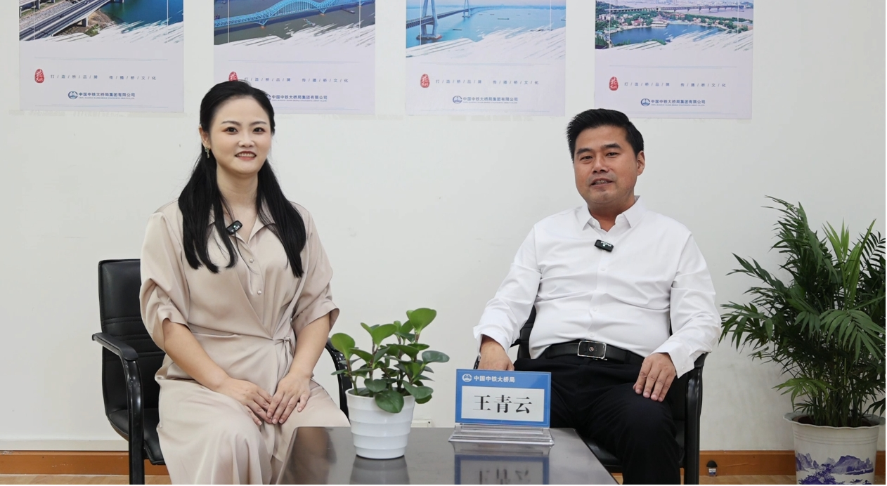 先导式立异，，，，，，，，再推电动新品！9001cc金沙以诚为本智能SWDM520EE增程式旋挖钻机推介会乐成举行