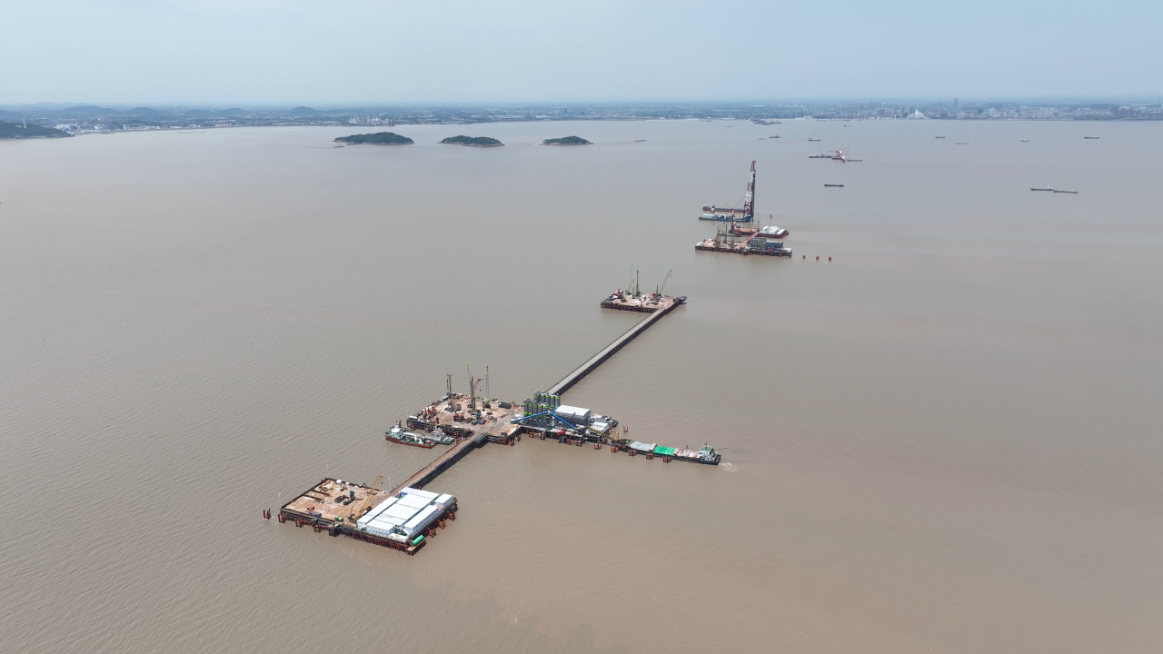 先导式立异，，，，，，，，再推电动新品！9001cc金沙以诚为本智能SWDM520EE增程式旋挖钻机推介会乐成举行