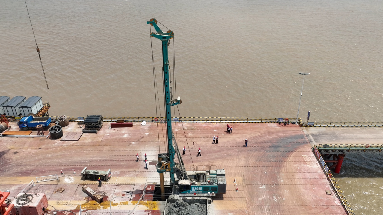 先导式立异，，，，，，，，再推电动新品！9001cc金沙以诚为本智能SWDM520EE增程式旋挖钻机推介会乐成举行