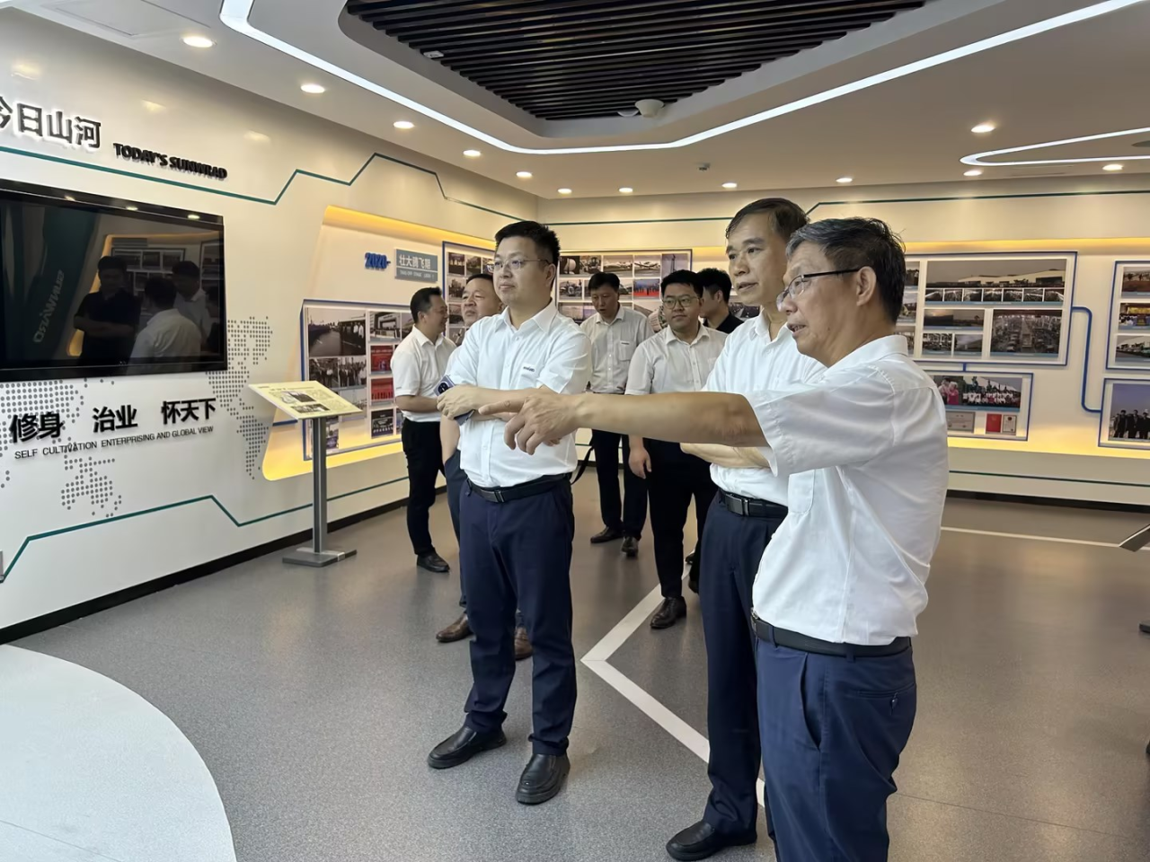 深化交流相助！广州港李明忠副总司理率队莅临9001cc金沙以诚为本智能考察交流！
