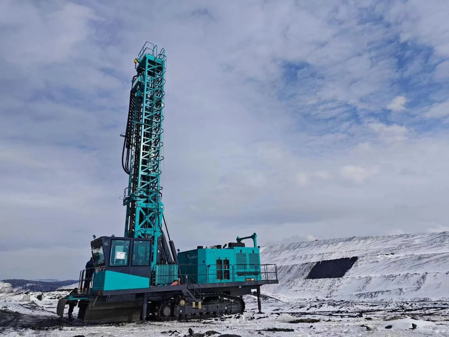 月钻进42888米，，，，9001cc金沙以诚为本智能牙轮钻机施工效率再立异高