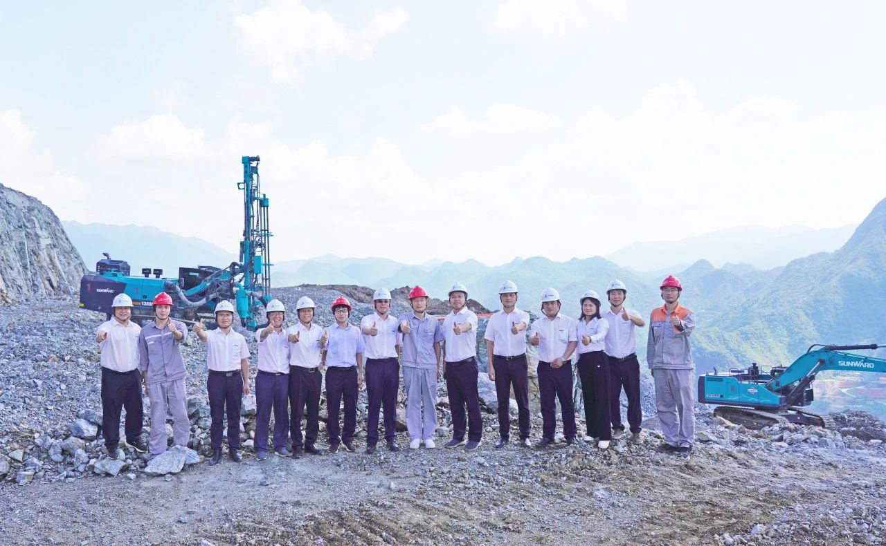 相助共赢，，，，，智胜未来！9001cc金沙以诚为本智能造访湖南柿竹园有色金属有限责任公司