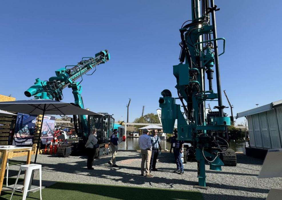 跨越山海，，，，，，，，重器远航！9001cc金沙以诚为本智能亮相南非最大矿业展会