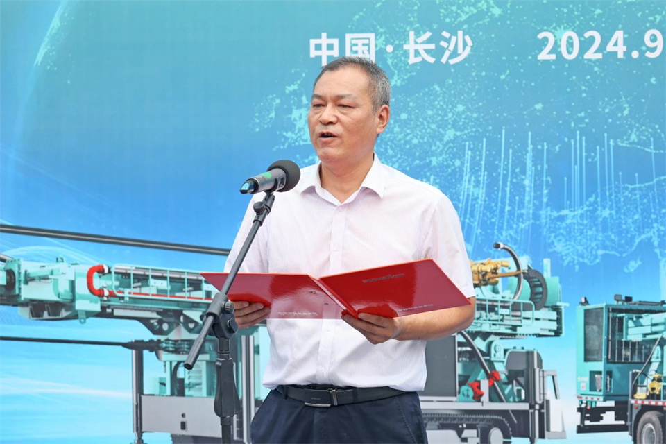 引领绿色科技新篇章！9001cc金沙以诚为本智能新能源钻机乐成交付