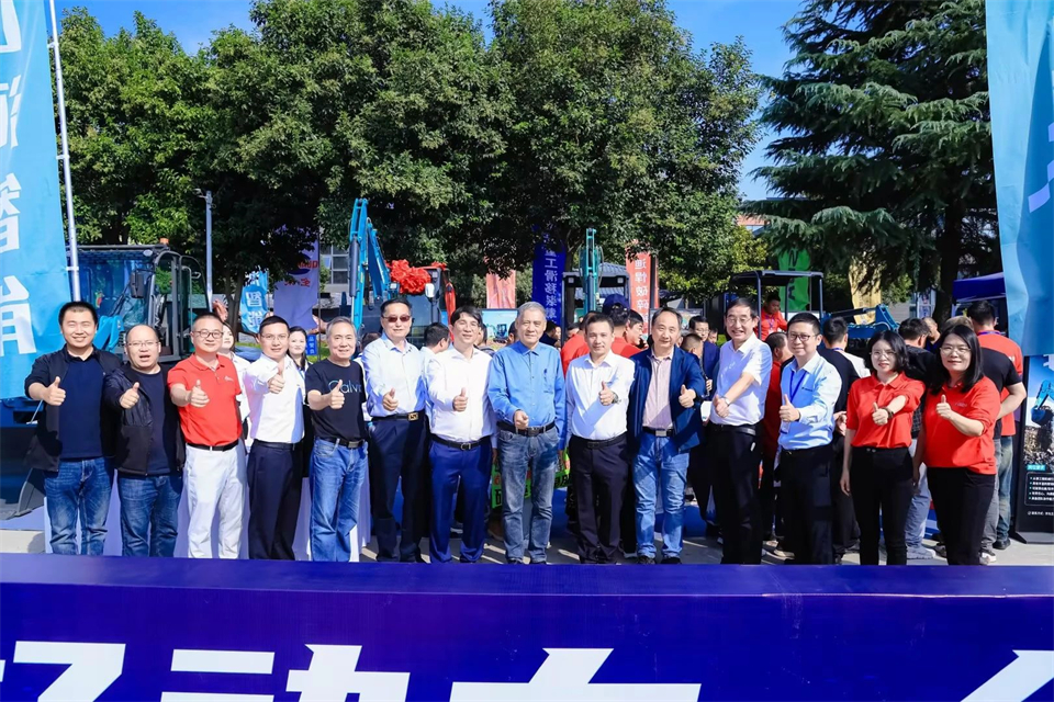展现“掘”对实力！9001cc金沙以诚为本智能亮相2024微挖大会暨小型装备大会