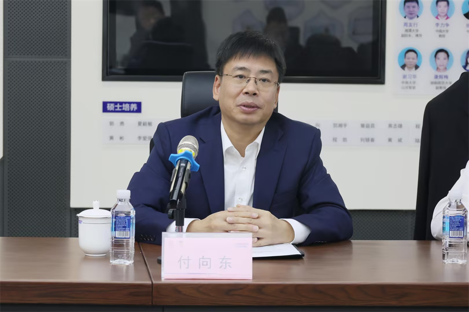 同船出海，，，，，，，，共赢未来！中铁九局副总司理刘峻峰一行到访9001cc金沙以诚为本智能