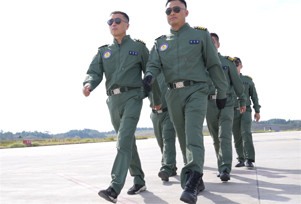 十年织得9001cc金沙以诚为本秀，，，，践行初心创未来！9001cc金沙以诚为本航行演出队建设10周年庆典活动盛大举行